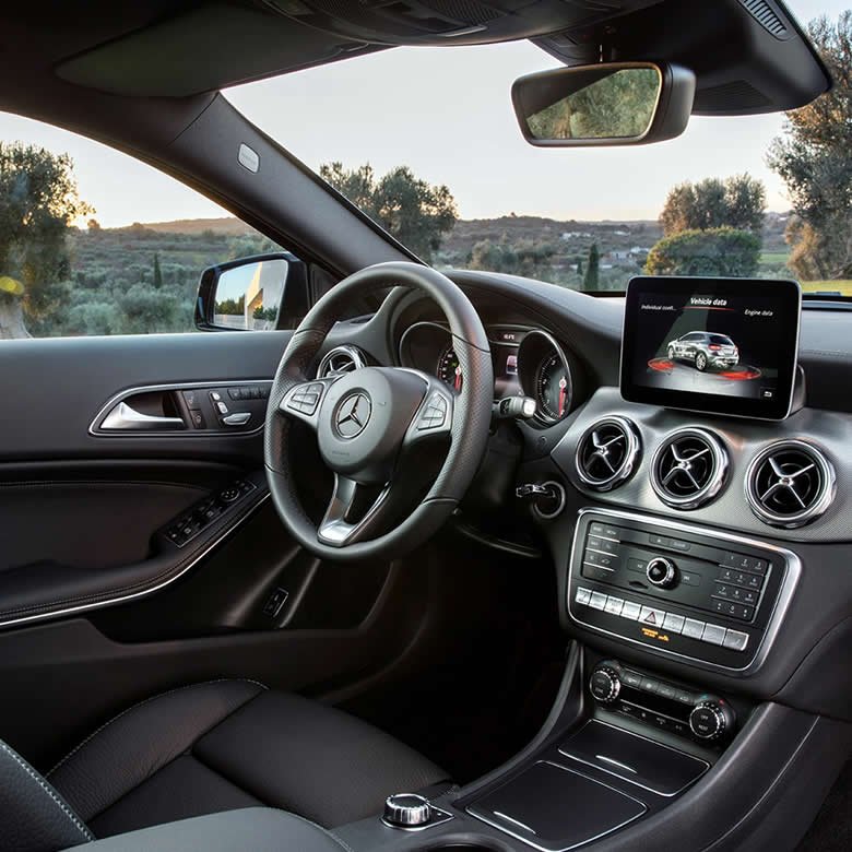 Mercedes-Benz branco